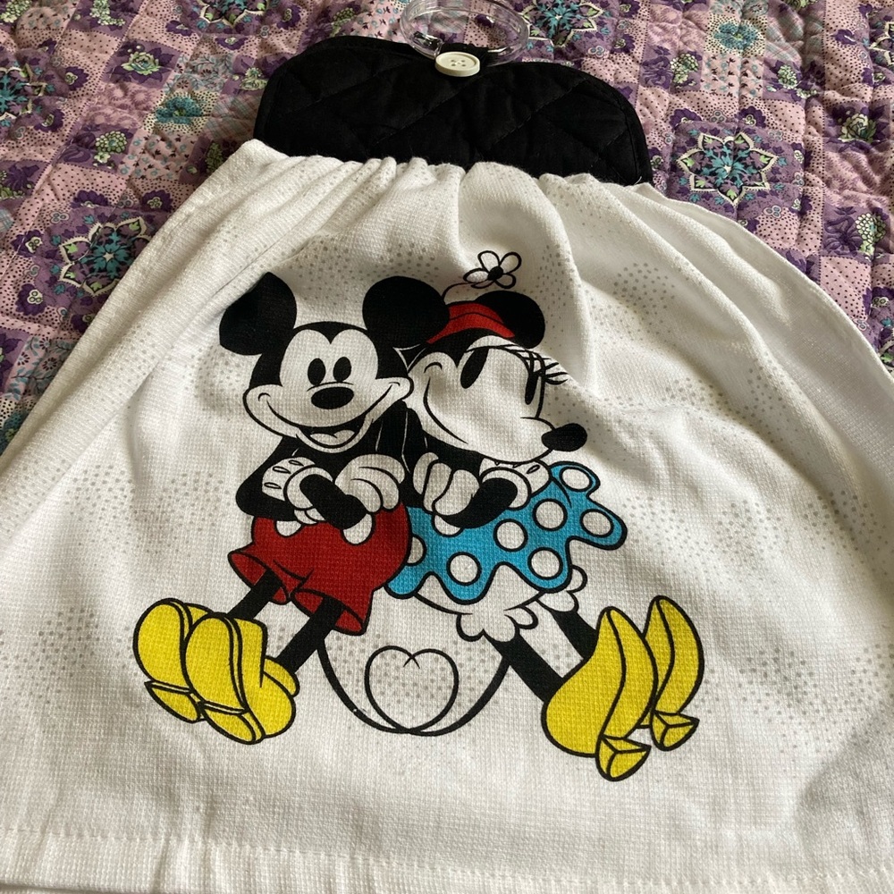 VINTAGE Mickey and Minnie Mouse Towel with Yellow Shoes